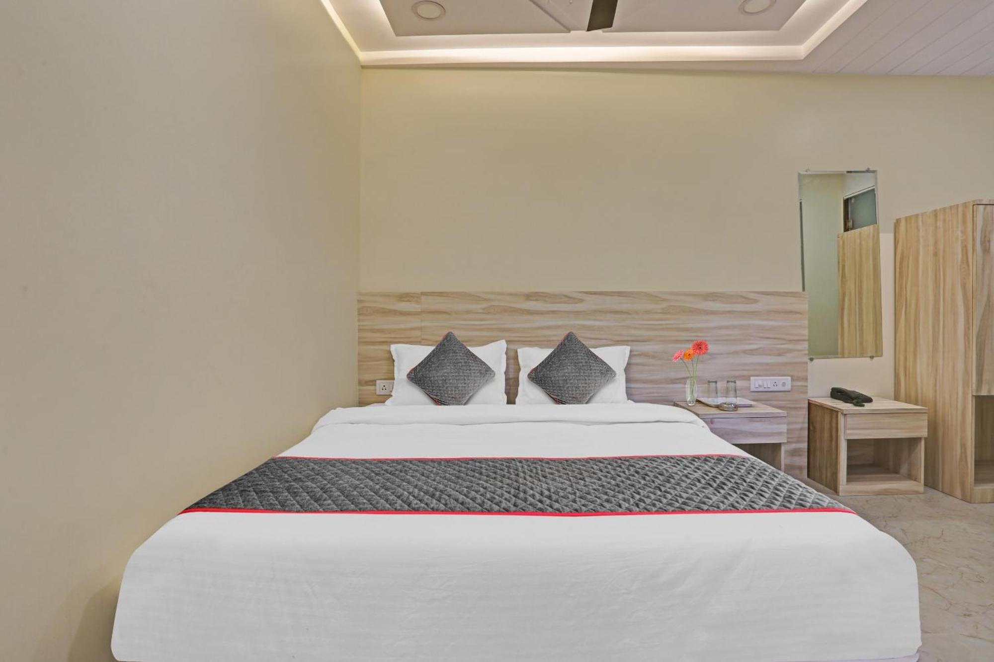 Super Hotel O Kiwi International Мумбаи Экстерьер фото